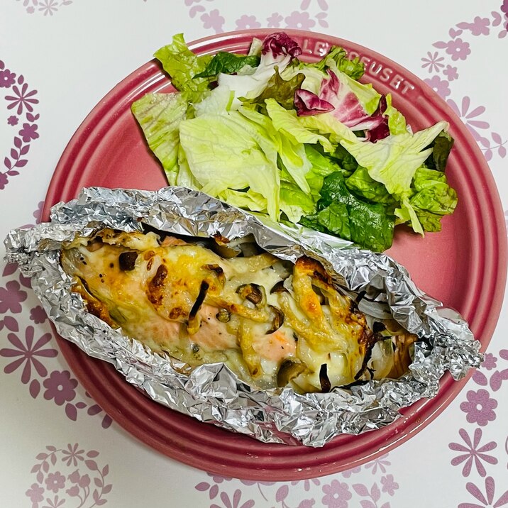 新玉ねぎとサーモンのホイル焼き